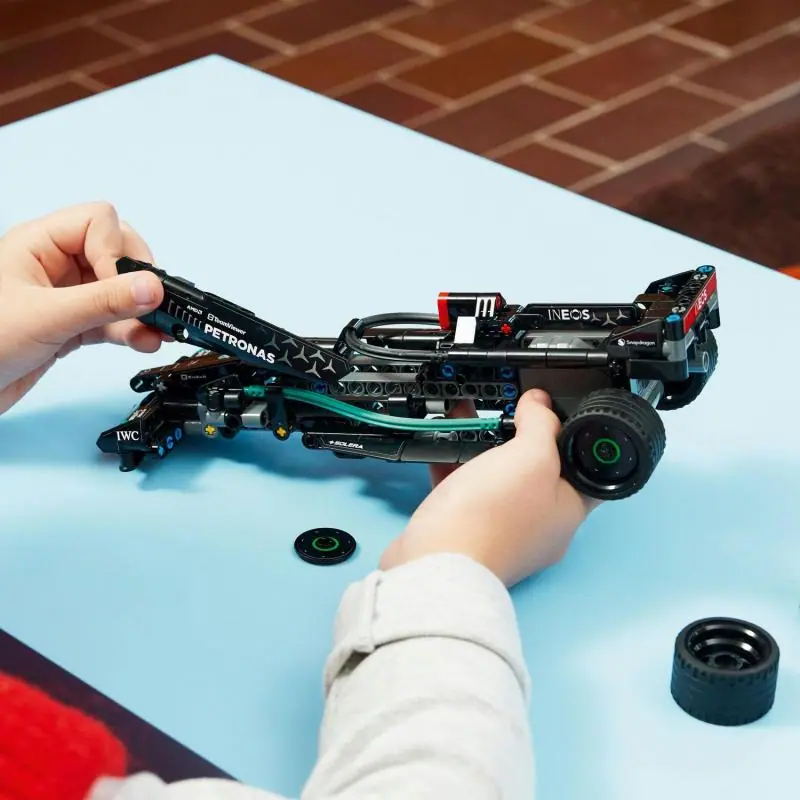 Mercedes-AMG F1 W14 E Performance Pull-Back - Obrázek 9